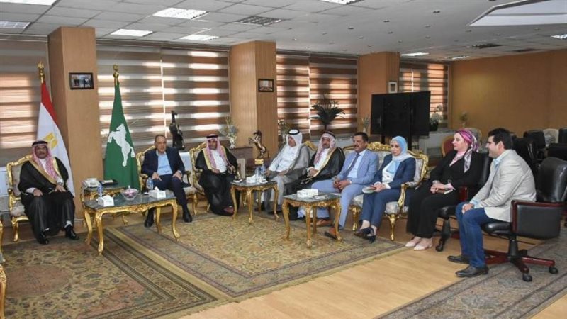 محافظ الشرقية يلتقي