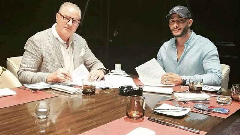 محمد رمضان يوقع عقد