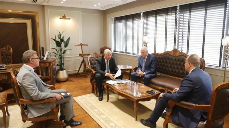 وزير الزراعة يبحث