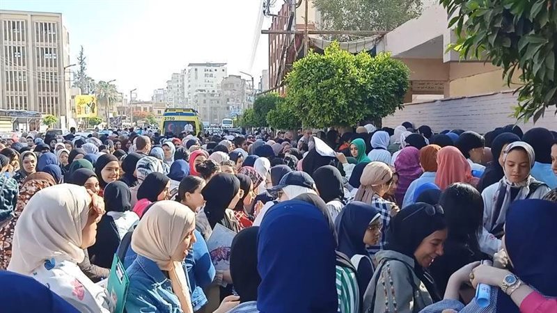 توافد الطلاب على