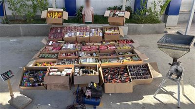 ضبط أكثر من مليون وحدة ألعاب نارية بحوزة أحد الأشخاص بالفيوم 