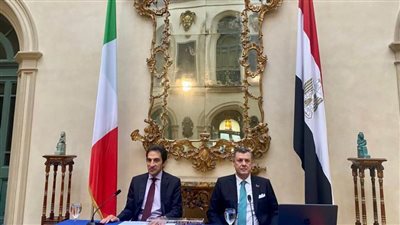 وزير السياحة والآثار يبدأ زيارته لإيطاليا بعدد من  اللقاءات المهنية