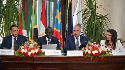 وزير الري ونظيره الجنوب سوداني يشهدان ختام دورة تدريبية 