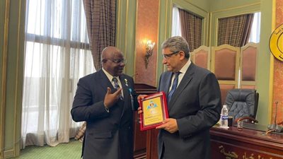 مساعد وزير الخارجية للشئون الأفريقية يسلم رسالة من وزير الخارجية لنظيرته التنزانية