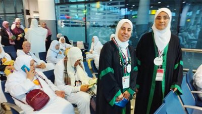 أئمة وواعظات الأوقاف في توديع أفواج الحجاج بمطار القاهرة الدولي