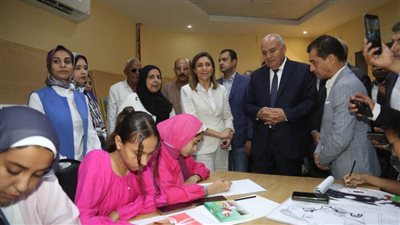 وزيرة الثقافة ومحافظ قنا يفتتحان 