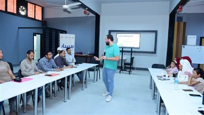 توقيع عقود الاحتضان لعدد ٢٢ مشروعا ناشئا بحاضنة أعمال مسار جامعة سوهاج