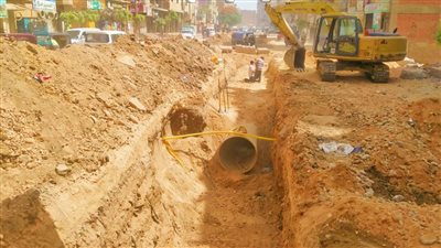 رئيس مركز ومدينة سمالوط يتفقد أعمال تنفيذ مشروع الصرف الصحي بـ