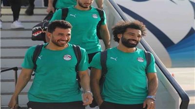 يعثة منتخب مصر تصل إلى القاهرة بعد الفوز على غينيا