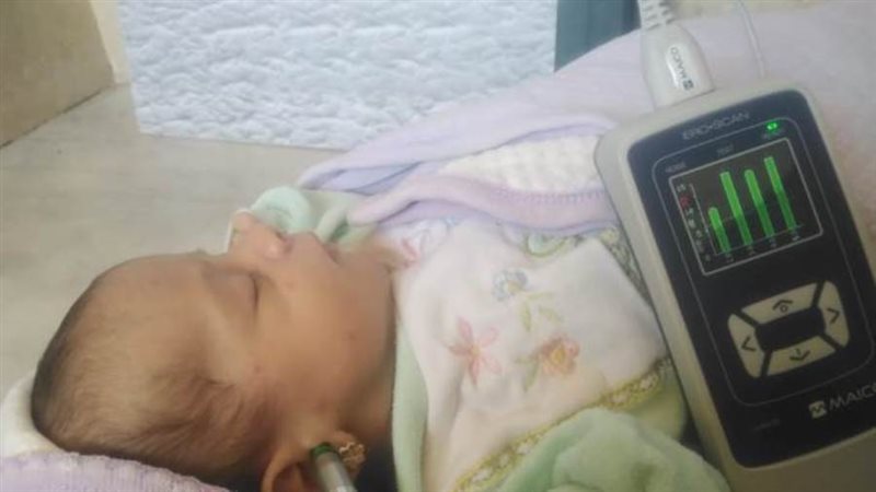 فحص السمع لحديثي