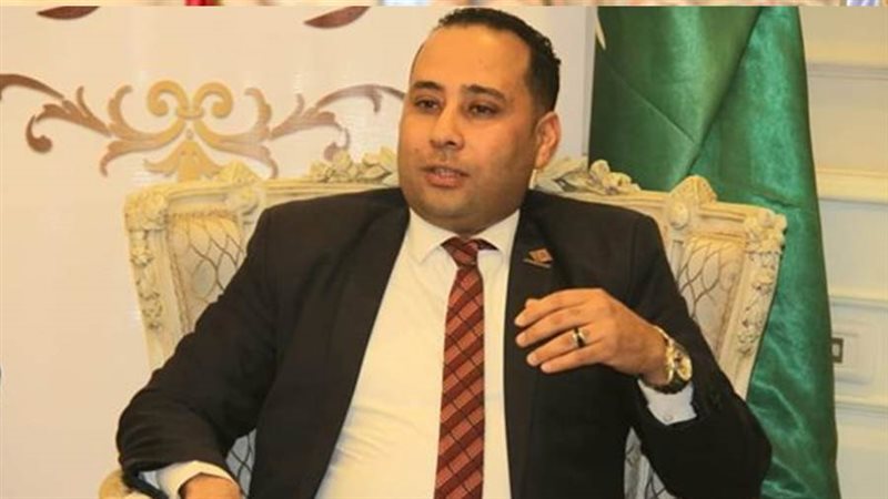 الكاتب الصحفى زكي