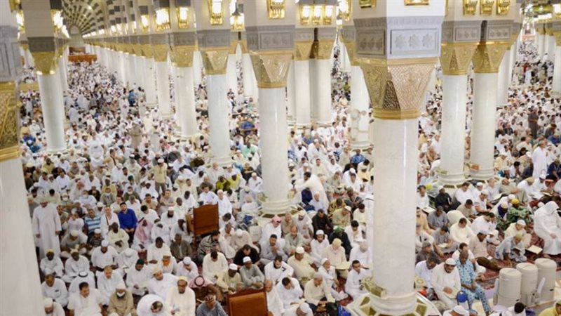 مئات الآلاف من المصلين