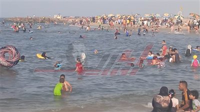 إقبال كبير على مصيف بلطيم وانتشار 100 منقذ بالشواطئ