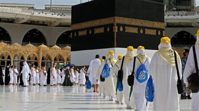 خادم الحرمين الشريفين يوجه باستضافة 1300 حاج وحاجة من أكثر من 90 دولة لأداء فريضة الحج