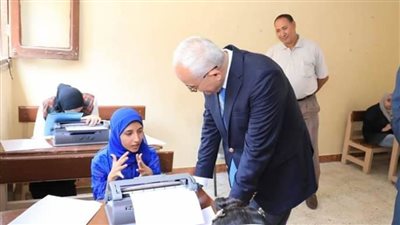 وزير التعليم يتفقد سير امتحان اللغة العربية لشهادة الثانوية العامة بمدرسة النور للمكفوفين