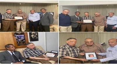 اللواء عبدالمنعم الحاج يكرم د.فاروق عبدالوهاب المدير التنفيذي الأسبق لإتحاد الكرة
