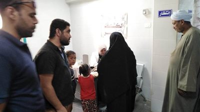 الكشف على 905 حالات فى قافلة طبية مجانية بقفط ضمن مبادرة 