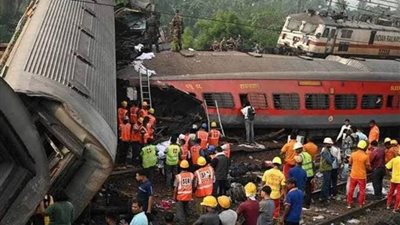 ارتفاع حصيلة قتلى حادث تصادم 3 قطارات في الهند إلى 290 قتيلا