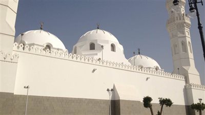 مسجد قباء.. بناه الرسول الكريم والصلاة فيه تعادل عمرة تامة