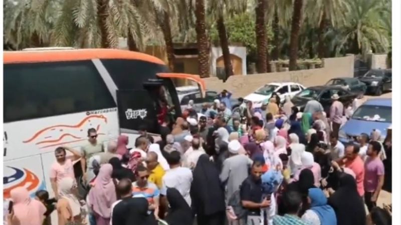 بالدموع والزغاريد