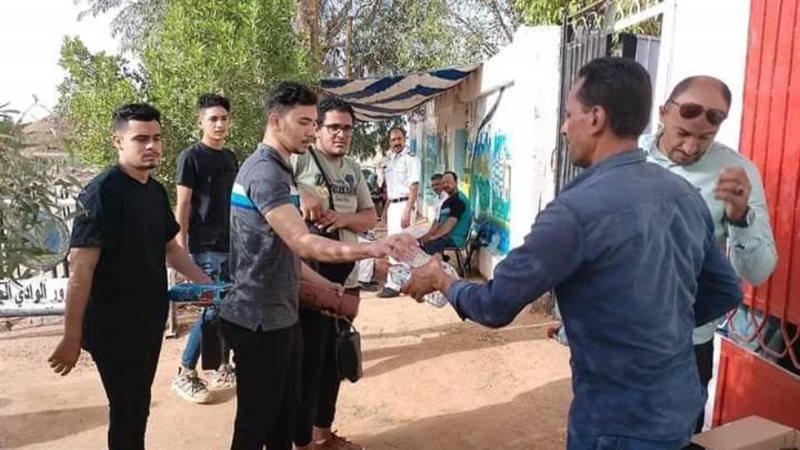 توزيع زجاجات المياه