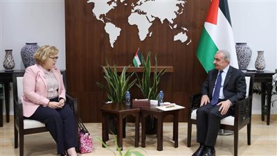 اشتية يدعو الإدارة الأمريكية لاتخاذ إجراءات جادة لحماية حل الدولتين والاعتراف بدولة فلسطين