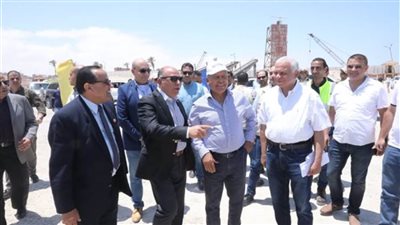 وزير النقل يتفقد مواقع العمل بمشروعي تطوير ميناء العريش وتأهيل سكة حديد الفردان