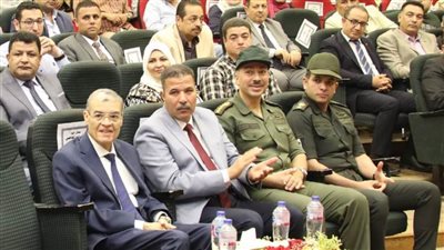 محافظ المنيا يكرم عدداً من التنفيذيين المشاركين في نجاح زيارة الرئيس السيسي