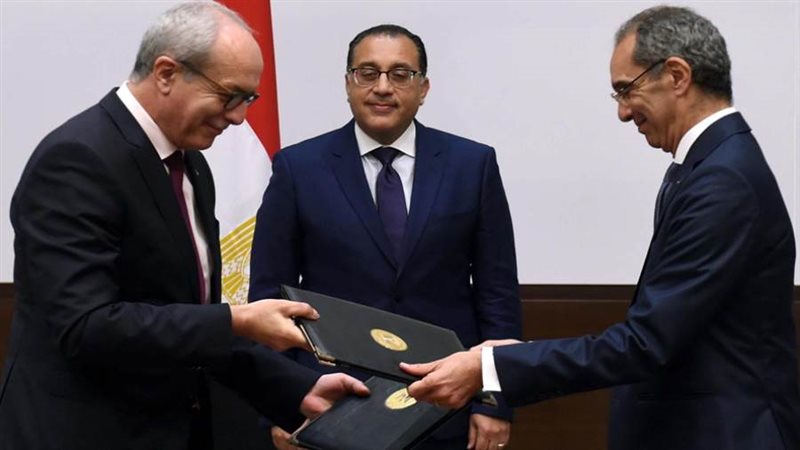 رئيس الوزراء يشهد