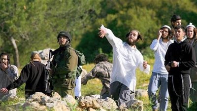 المُستوطنون الإسرائيليون يطلقون العنان لعدوانهم ويحولون الضفة الغربية إلى قطعة من 