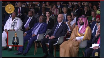 توافد رؤساء دول وحكومات العالم إلى مقر قمة 