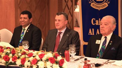 وزير السياحة والآثار يشارك في ندوة عن السياحة المصرية