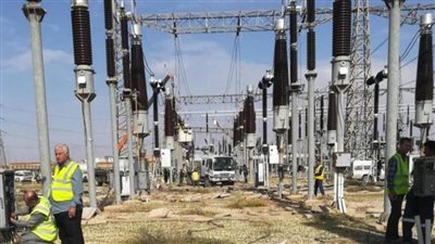 الكهرباء: بدء عودة التيار بنجع حمادي بعد حدوث فصل تلقائي بمحطة المحولات