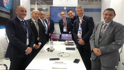 وزير الطيران يواصل لقاءاته في باريس ويبحث التعاون المشترك مع شركات النقل الجوي