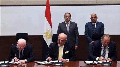 مدبولي يشهد توقيع عقدي إيجار ووكالة لإعادة تأهيل وتشغيل مصنع لمرشحات الكٌلى