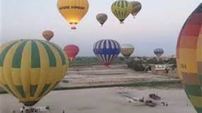  تحليق 22 رحلة بالون طائر تقل 420 سائحا في سماء الأقصر
