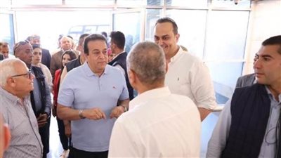 وزير الصحة يتفقد المبنى البحري بمستشفى السلام بورسعيد