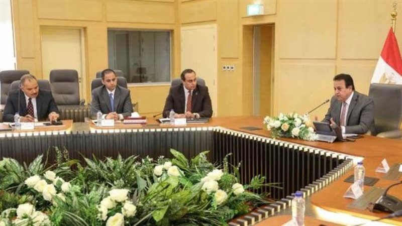 اجتماع وزير الصحة