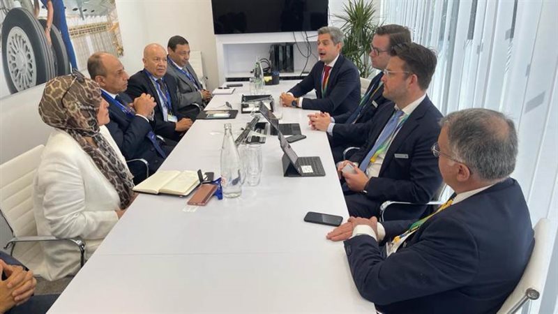 وزير الطيران الفريق