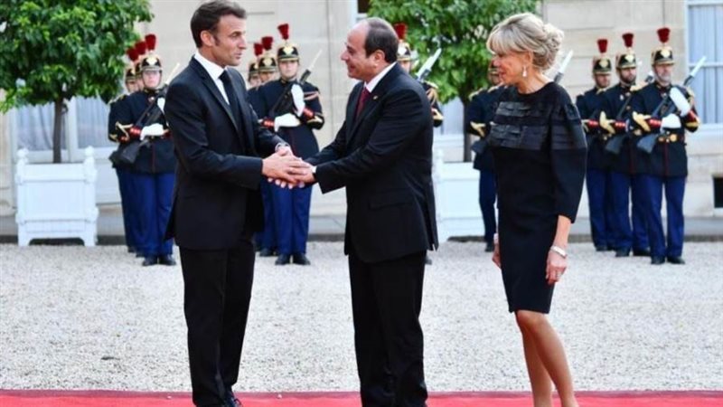 ماكرون يستقبل الرئيس