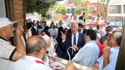 وزير الزراعة يتفقد منافذ الوزارة.. ويوجه بتوفير السلع بالأسعار المخفضة للمواطنين