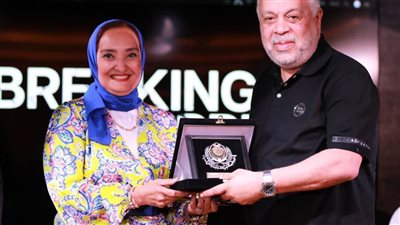 تكريم أشرف ذكي وماجي الحلواني في حفل عرض مشروعات تخرج كلية 