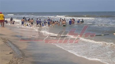  إقبال المواطنين على شواطئ مصيف بلطيم بكفر الشيخ