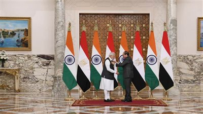 الرئيس السيسي يقلد رئيس الوزراء الهندي بقلادة النيل