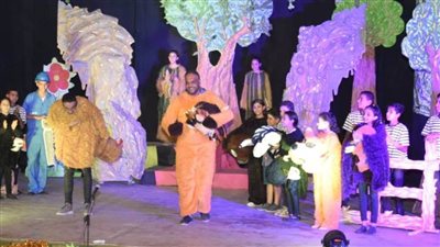 استمرار عرض مسرحية الأطفال «طق طق ابن الغابة» بالمنيا