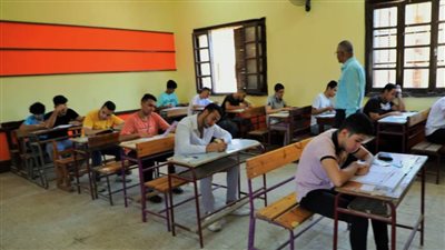 وزير التعليم يشدد على مراقبى اللجان الالتزام بالتعليمات الخاصة بامتحانات الثانوية العامة