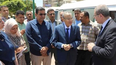 محافظ المنيا يعطى إشارة البدء لانطلاق 