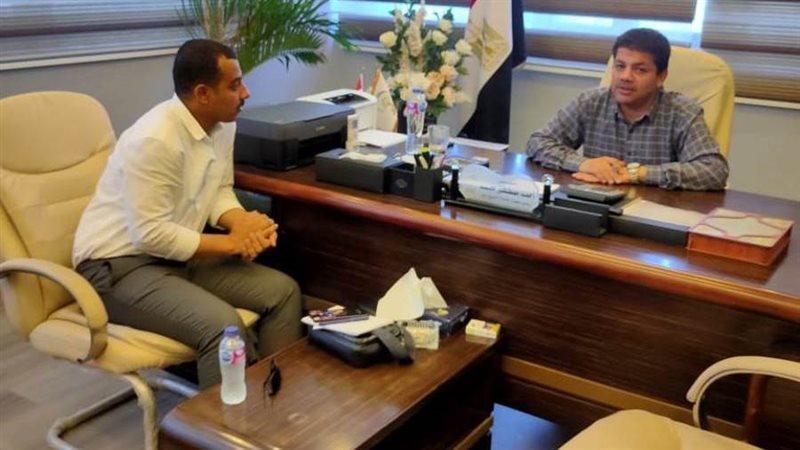 محرر روز اليوسف مع