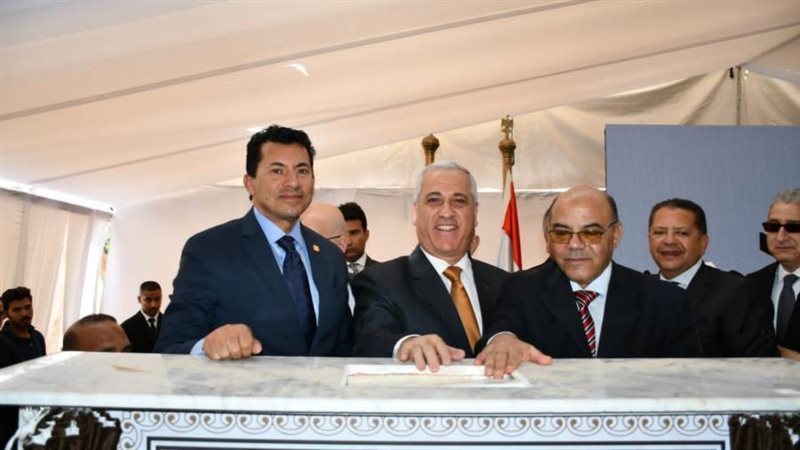 د. أشرف صبحى ومهندس