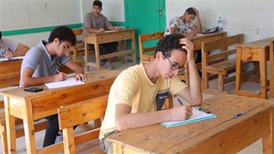 طلاب الشهادة الثانوية الأزهرية يؤدون الامتحانات في مادتي اللغة الإنجليزية والتاريخ